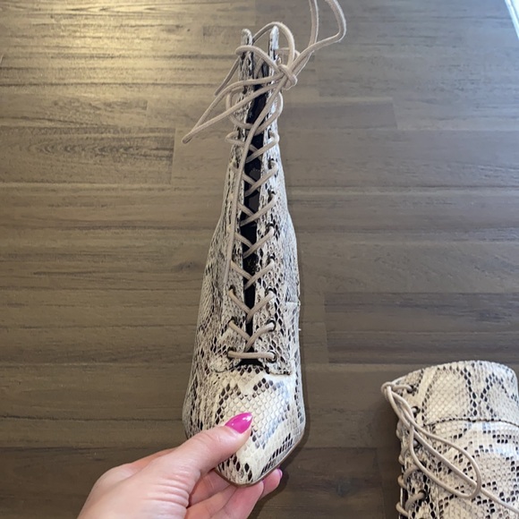 Boots - Picture 3 of 7